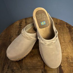 MIA Shoes Elsa Clogs